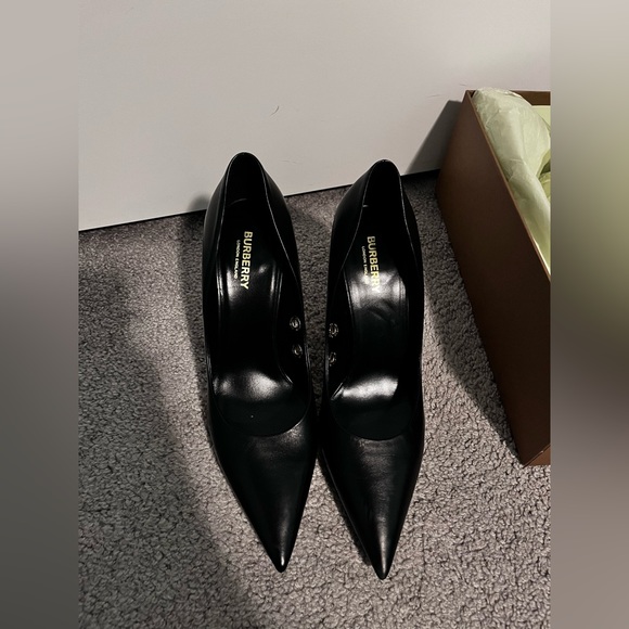 Burberry Black Shoes Size 40 Euro with grommets on side - Picture 1 of 7